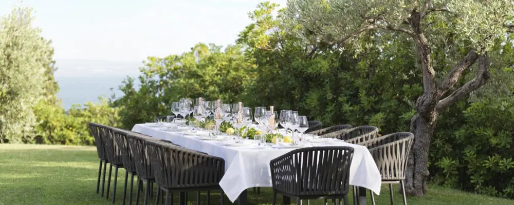 Villa Sphere Ovest Tafel Im Garten Im Hotel Eden Reserve