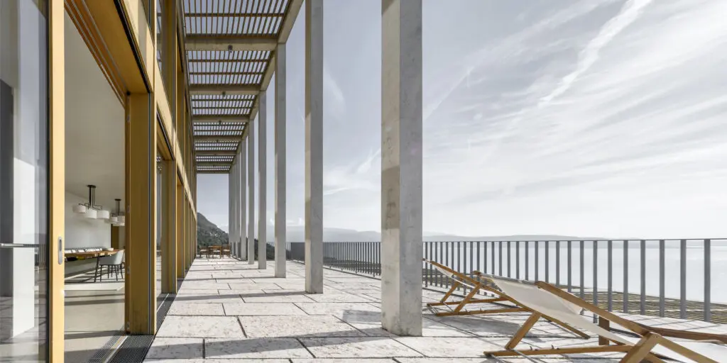 Villa David Chipperfield Ovest Terrasse Mit Liegestuhl Im Hotel Eden Reserve