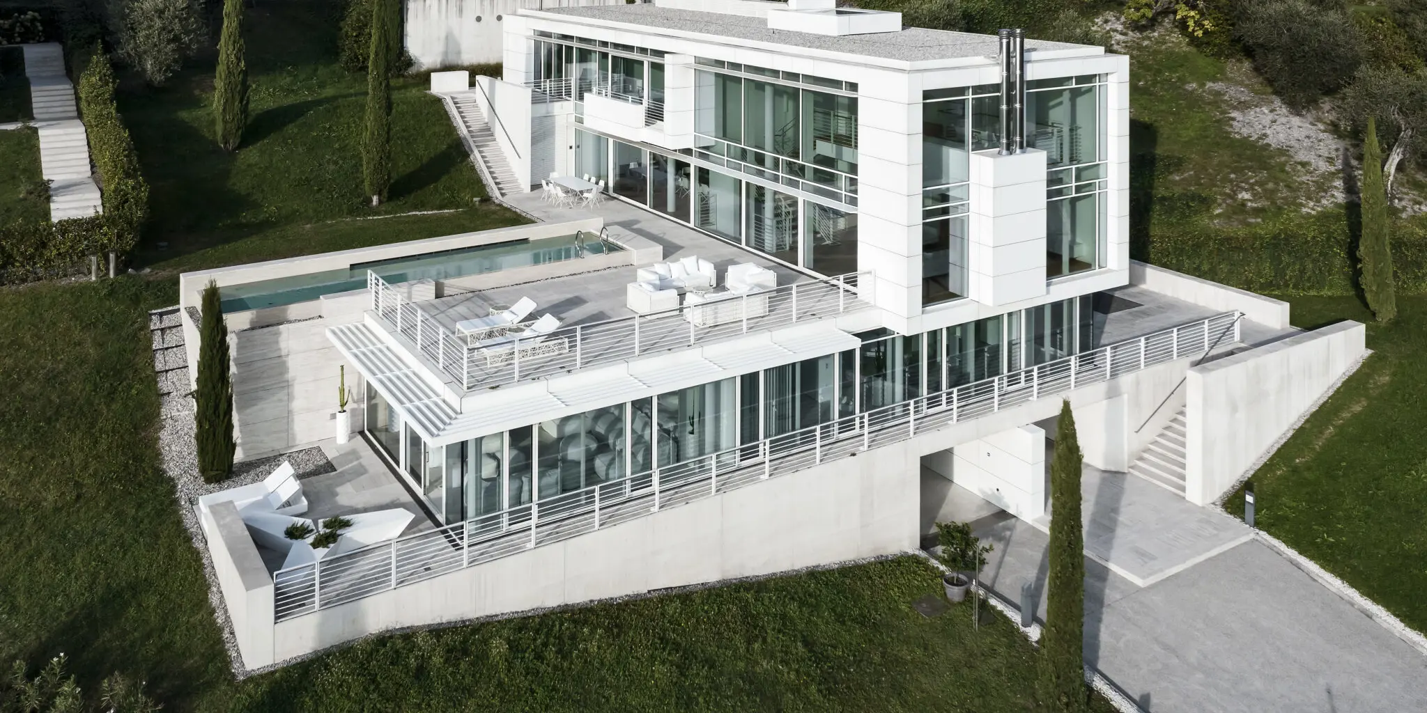 Villa Richard Meier Aussenansicht Mit Tiefgarageeinfahrt Im Hotel Eden Reserve