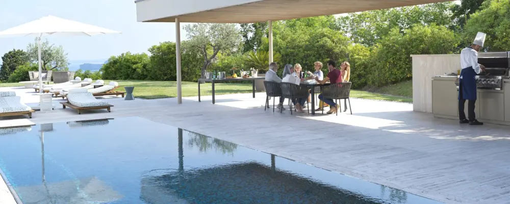 Villa Sphere Ovest Sitzplatz Beim Pool Im Hotel Eden Reserve