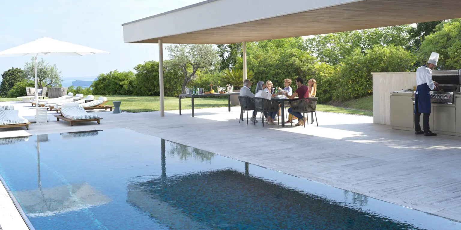 Villa Sphere Ovest Sitzplatz Beim Pool Im Hotel Eden Reserve